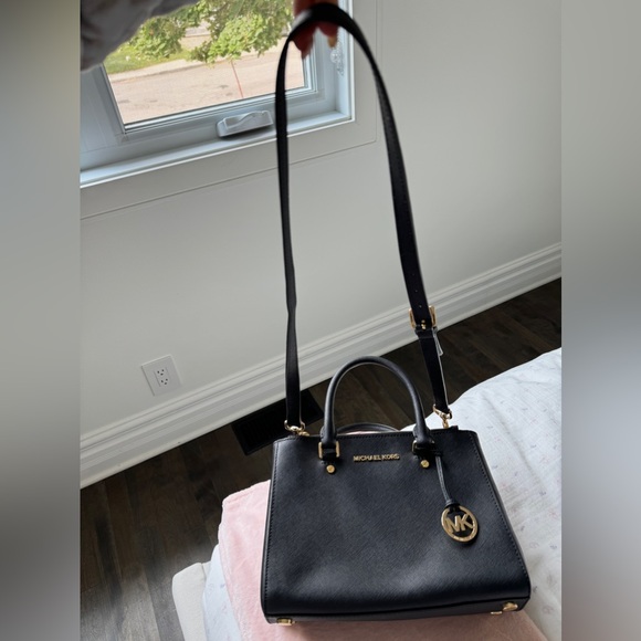 MICHAEL KORS PURSE - Picture 5 of 9